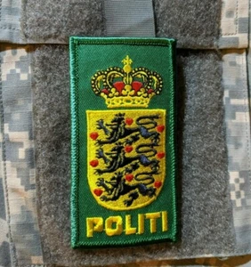 SCHICKKLEID PARTYKOSTÜM Dänemark Polizei Dansk Dänemark POLITI Velkrö-Haken Aufnäher - Bild 1 von 12