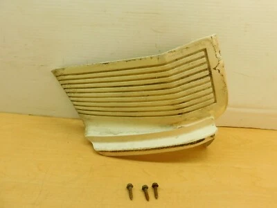 RH FRONT BUMPER FILLER 3691712 1974-1977 CHRYSLER (SEE LIST FOR FIT) 77CW1-6D2 - Image 1 of 4