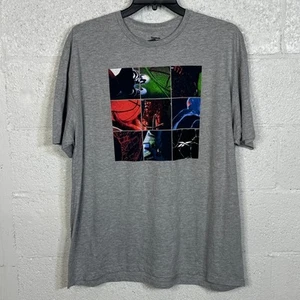 Camiseta Reebok Hombre Sobre el Borde Baloncesto Collage Gráfico, Gris Brezo 2XL - Imagen 1 de 3