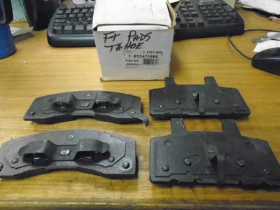 Juego de pastillas de freno de disco base delanteras genuinas GM 1999 Chevrolet GMC Tahoe Yukon 12471685 Foto 1 de 3