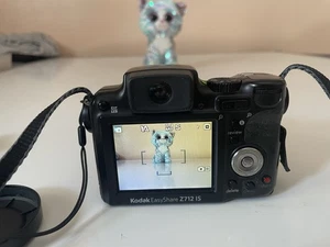 Kodak EasyShare Z712 IS - 7.1 Megapixel Camera - w/Cables & Batteries / Tested - Bild 1 von 4