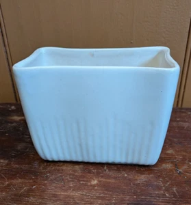Vintage 1940's McCoy Glossy White Ribbed Planter Scalloped Edge MCM USA - Picture 1 of 9