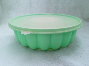 Vtg Tupperware 9.5" jadeite Green Jello Mold - Picture 1 of 5