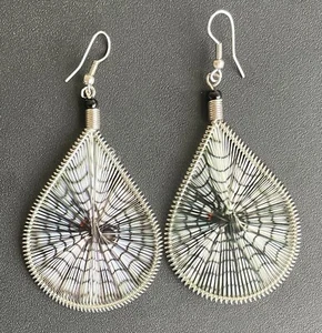 Peruanischer Seidenfaden Halloween Spinne Spinnennetz große Ohrringe Handarbeit Peru Boho - Bild 1 von 4