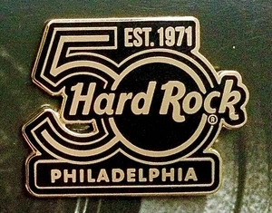 2021 HARD ROCK CAFE PHILADELPHIA 50TH ANNIVERSARY EST. 1971 SCHWARZ GOLD LOGO ANSTECKNADEL - Bild 1 von 1