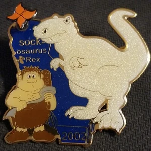 CA DI Pin Destination Imagination 2002💥SOCKOSAURUS REX CAVEMAN DUCT OM217 - Picture 1 of 7