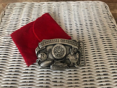 VINTAGE NEBRASKA CORNHUSKER FOOTBALL BELT BUCKLE 1985 LIMITED EDITION Cover