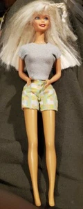 1990s Barbie Doll Platinum Blonde Hair Blue Eyes  💋 Lips    - Picture 1 of 5