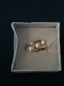 ANILLO de tres perlas de oro de 10k vintage - Imagen 1 de 5