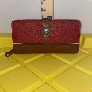 Stone Mountain Red Brown Bonded Leather Zip Around Wallet Silver Logo - Picture 1 of 4