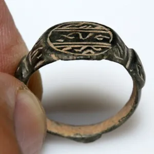 Ancient Roman-Bronze decorating ring-with carved designs -circa 100-400 A.D - Picture 1 of 5