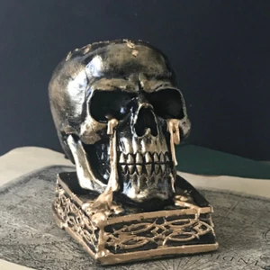 Skull Candle Holder Gothic Decor Skull Tealight Candle Holder Tea light Candle - Picture 1 of 11