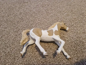FIGURA DE CABALLO SCHLEICH RETIRADO 2018 PINTURA YEGUA BLANCA/MARRÓN - Imagen 1 de 2
