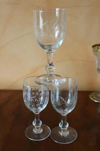 3 anciens verres gravés en CRISTAL - Picture 1 of 5