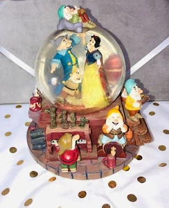 Disney Snow White & The 7 Dwarfs Musical Snow Globe plays "Whistle A Happy Tune" - Picture 1 of 4