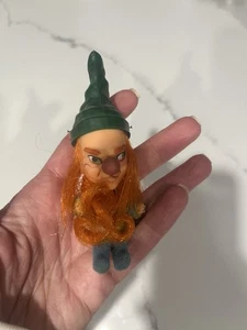 Muñeca de juguete Hasbro Liddle Kiddle Storykins 8703 Rumpelstiltskin 1967 de colección con sombrero - Imagen 1 de 7