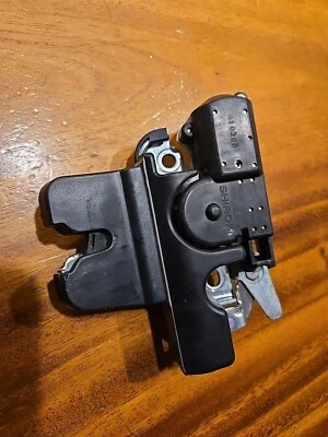 98-05 LEXUS GS300 GS400 GS430 TRAVA DE TRAVA DE TAMPA DE PORTA-MALAS TRASEIRO FABRICANTE DE EQUIPAMENTO ORIGINAL P6914b205 - Imagem 1 de 2