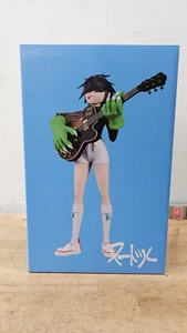 Figura de vinilo SuperPlastic The Gorillaz: "Noodle" con máquina de canciones de guitarra 11" - Imagen 1 de 8