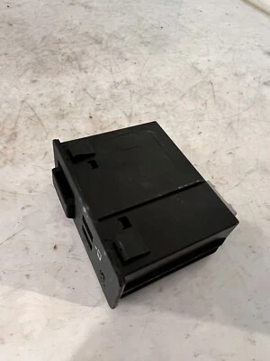 Mazda CX3 2019 concentrador USB CONSOLA AUXILIAR OEM K78-66-9U0C Foto 1 de 4