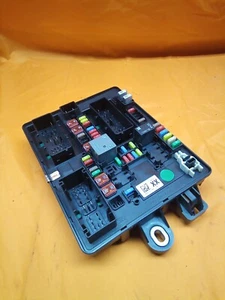 2011 Cadillac SRX Rear Fuse Box Module OEM 20788234 02 - Picture 1 of 7