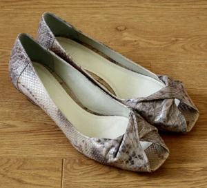 Clarks Court Shoes Chess Move Ladies Natural Snake Skin Peep Toe UK 6D EU 39.5 - Picture 1 of 10