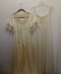 Vestido VANITY FAIR Vintage LARGO Camisón Crema Encaje Bata Lencería Manga Volantes - Imagen 1 de 14