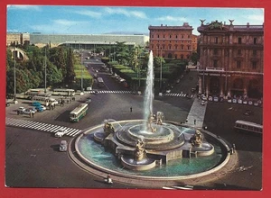 Trolleys, Busse & Autos an der Piazza Esedra, Roma, Italien - Bild 1 von 1