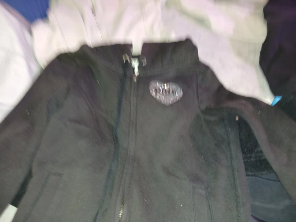 Chaqueta Victoria Secret rosa negra con cremallera Foto 1 de 2