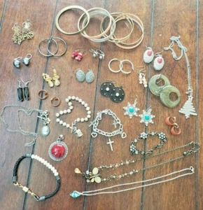 Vintage Jewelry Lot Earrings, necklaces, bracelets, Retro Mix - Picture 1 of 3