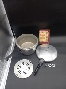 Vintage Magic Seal 4 Qt. Pressure Cooker Saucepan w/Lid - Picture 1 of 7