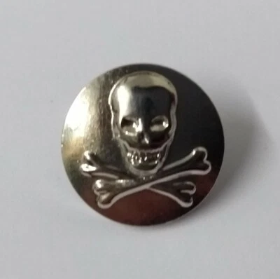 Skull & Crossbones Flat Rig Back Blazer Buttons London Button & Badge Company  - Image 1 of 2