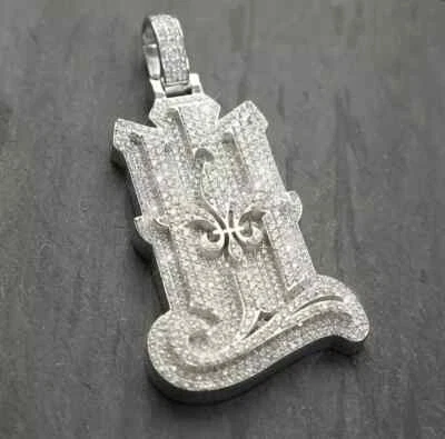 Colgante personalizado de moissanita real de corte redondo de 3,00 quilates chapado en oro blanco de 14 quilates para hombre Foto 1 de 3