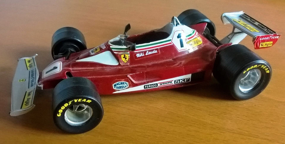 POLISTIL FERRARI 312 T2, F 1 NIKI LAUDA #1, scala 1/25 originale, completa+decal - Immagine 1 di 4