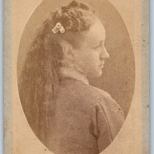 c1870s Victorian Girl Long Hair Flower Delicate Lady CDV Photo Card Ethereal H3 - Bild 1 von 3
