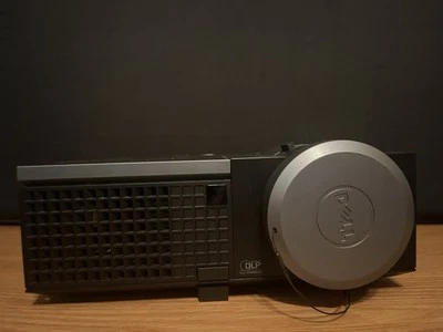 39 Hrs Dell DLP 4220 HDMI HD XGA, 1024x768 3D 4100 Lumens Home Theater Projector - Image 1 of 4