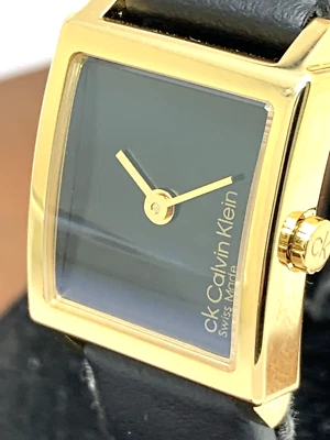 Reloj para mujer Calvin Klein 25000034 cuarzo suizo dorado esfera negra correa de cuero Foto 1 de 4