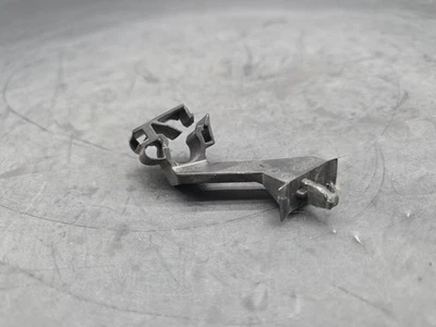 2011-2016 BMW 535I F10 3.0L N55 POWER BRAKE BOOSTER VACUUM PIPE BRACKET T5-22 - Изображение 1 из 4