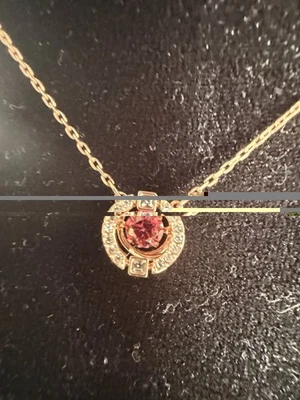 AUTÉNTICO Collar Swarovski ORO ROSA ROJO Brillante Danza Alrededor Cristal Foto 1 de 4