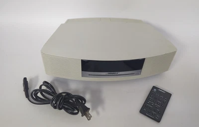 Bose Wave Radio III AM/FM Stereo Clock Radio  white with Remote Control - Image 1 of 4