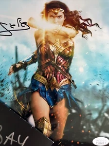 GAL GADOT SIGNED Photo WONDER WOMAN JSA Certified COA 8x10 - Picture 1 of 6