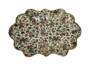 Bandeja de baratija vintage de montaje alto con borde festoneado de rosas doradas y rosas papel maché Foto 1 de 4