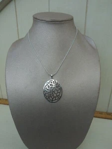 Collar con colgante floral de corte abierto de plata en color 8" / 0pen 17" - Imagen 1 de 10