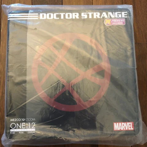 Mezco Doctor Strange Action Figure One:12 Defenders / All Black And Red Costume Cover