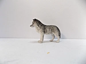 Figurina lupo 2" legno/grigio/grigio - Schleich Am Limes 69 D-73527 (2014) - Foto 1 di 3