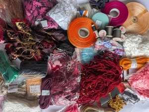 LARGE JOB LOT#09 - Ribbon, lace, braid, threads, bows, embellishments & more. - Picture 1 of 17