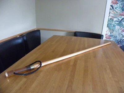 CANNE ANCIENNE EN BOIS - POMMEAU OR 14 CARATS ET PARTIE EN BAKÉLITE - Photo 1/4