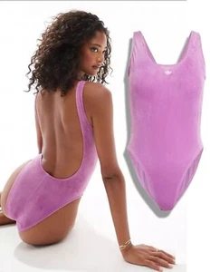 Neu mit Etikett Adidas Größe 12 Essentials Badeanzug gerippt flieder Velours Einteiler tiefer U-Rücken - Bild 1 von 7