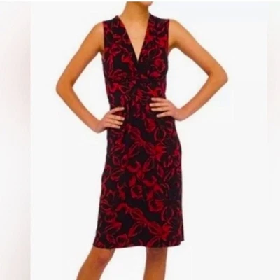 VESTIDO ESTILO ENVOLVENTE NORMA KAMALI TALLA GRANDE NEGRO ROJO FLORAL SIN MANGAS LAZO CINTURA Foto 1 de 4