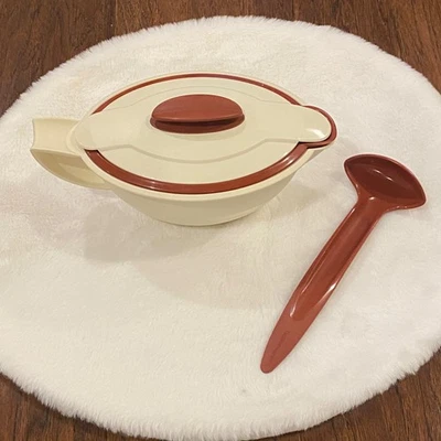 Juego de servidor Tupperware Gravy de 4 piezas con cuchara | Cocina vintage | Plato para servir Foto 1 de 4