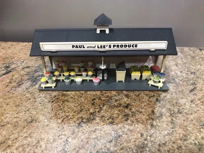 Vintage Plasticville Paul & Lee's Produce Stand O Scale - Image 1 of 4
